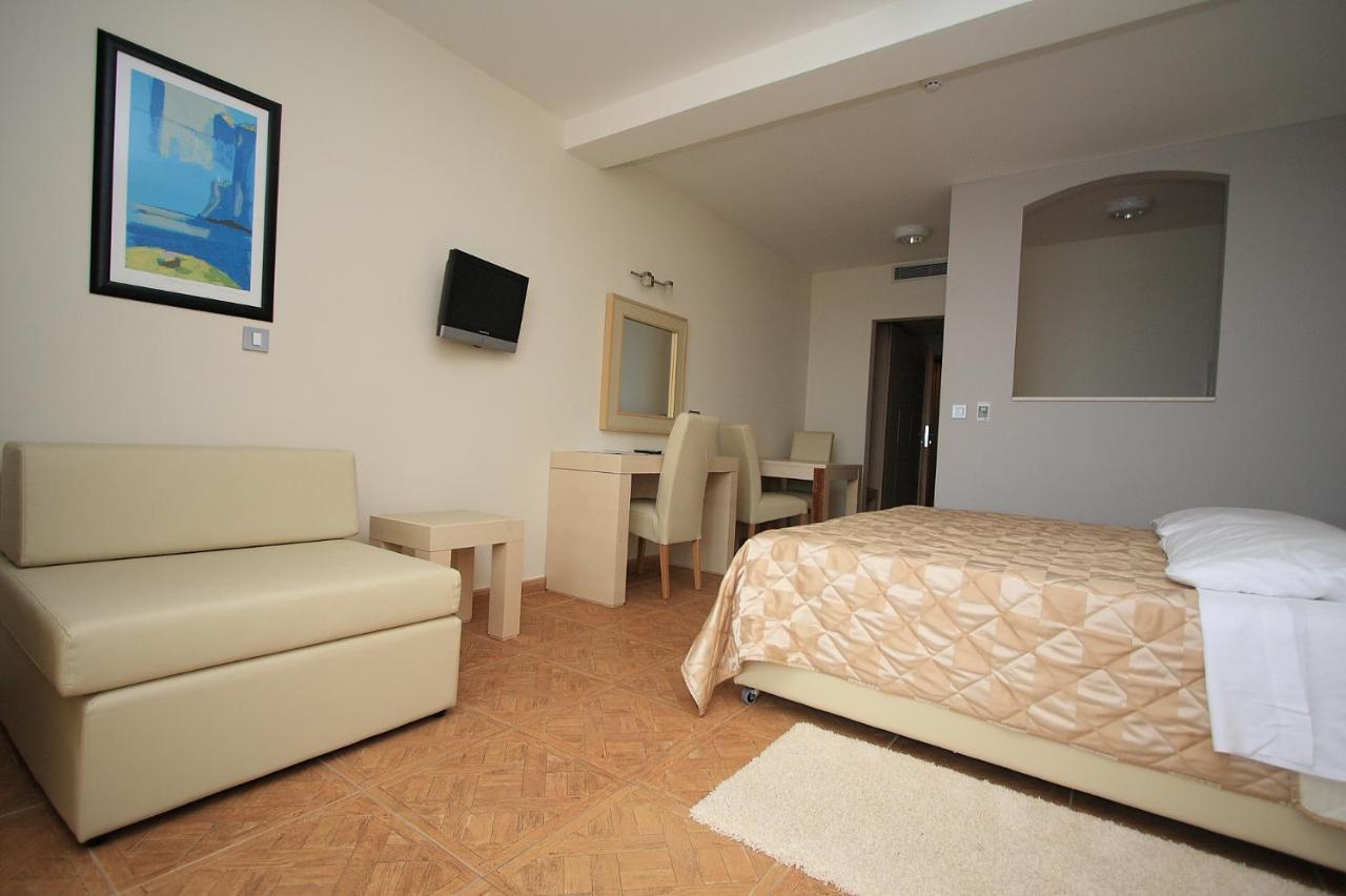 Aparthotel Natalia Подгора Екстер'єр фото