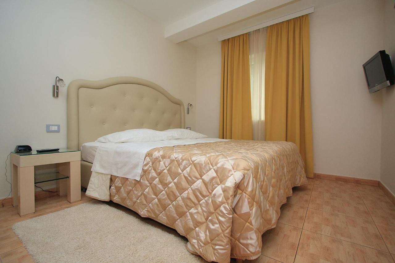 Aparthotel Natalia Подгора Екстер'єр фото